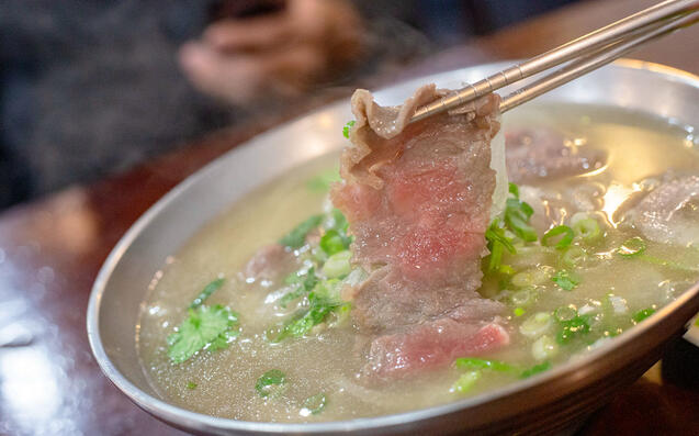 第一餐就吃河內牛肉河粉，湯頭香到爆！